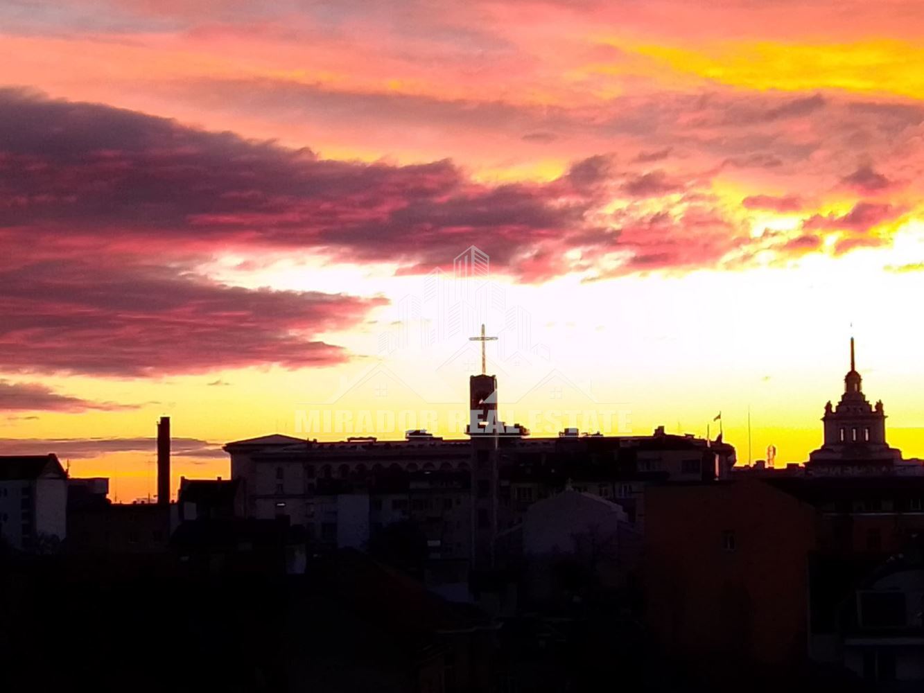 Модерен тристаен апартамент - 0