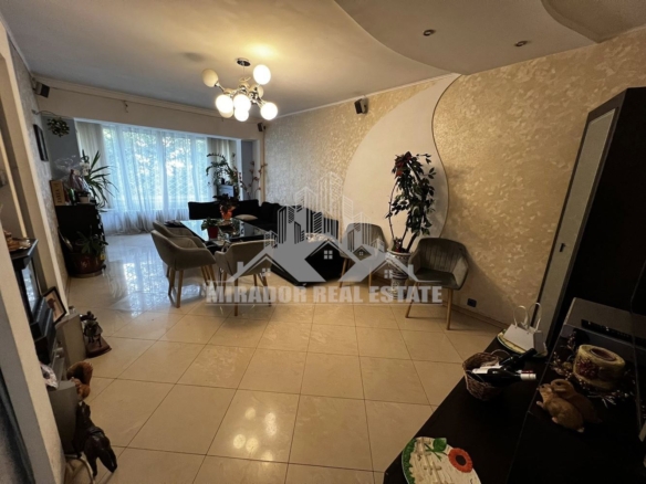 Тристаен Апартамент - Суха река - 0