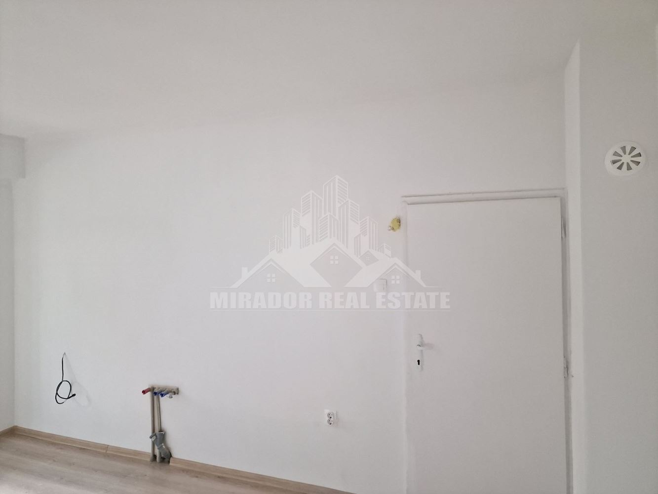 Тристаен Апартамент - Надежда 2 - 0