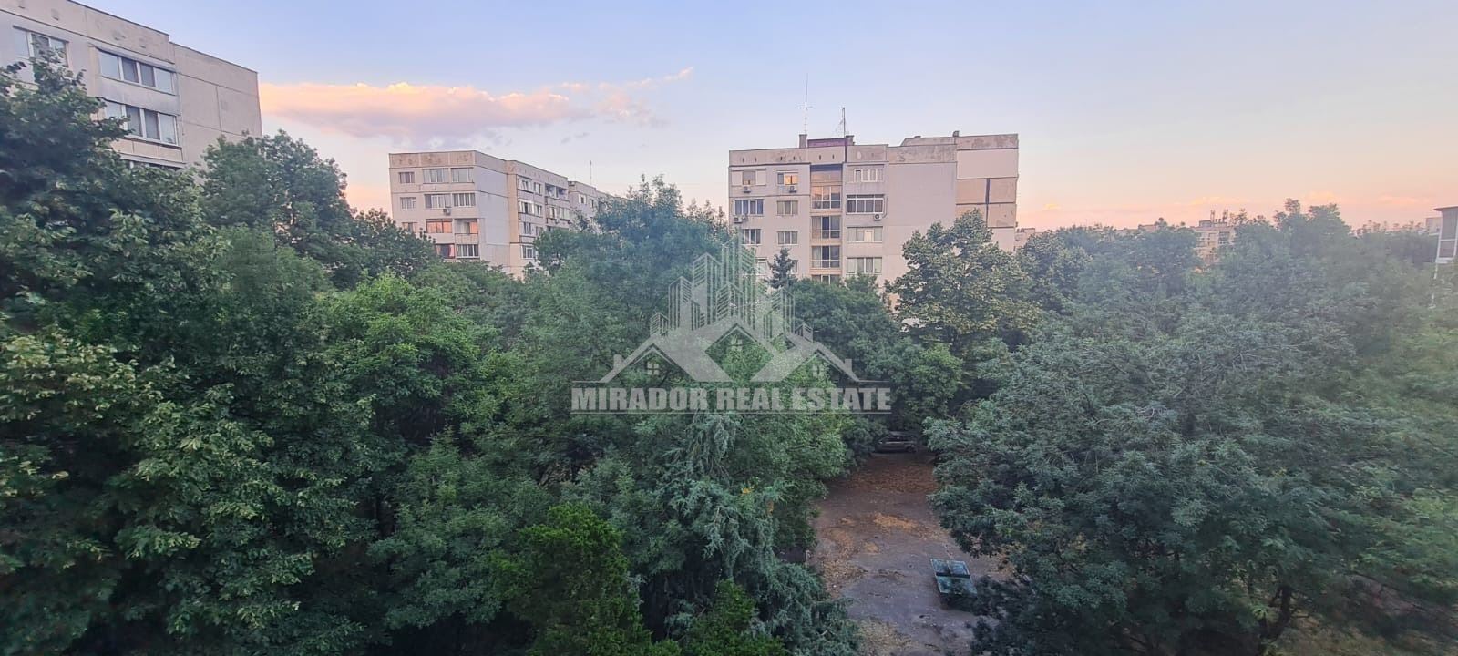 Двустаен Апартамент в кв.Хаджи Димитър - 0