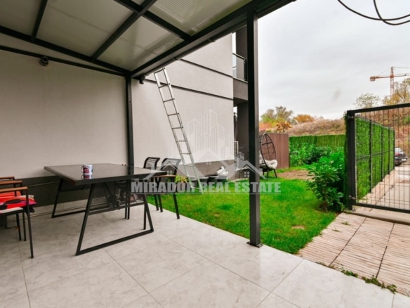 Двустаен Апартамент с двор в кв. Малинова Долина - 0