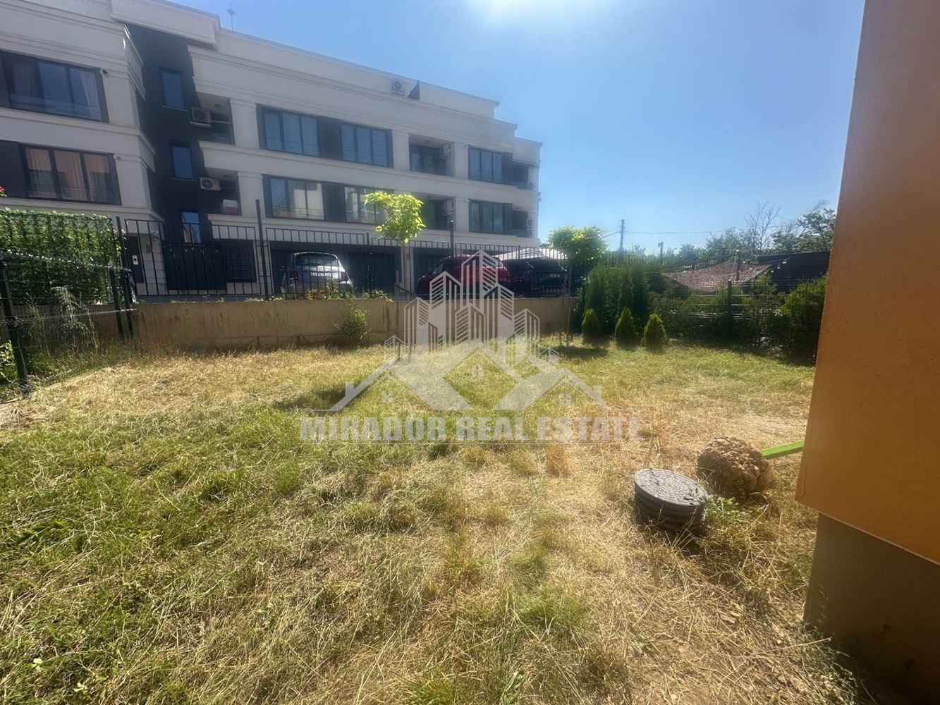 Тристаен Апартамент – кв. Витоша-0 Тристаен Апартамент - кв. Витоша - 0