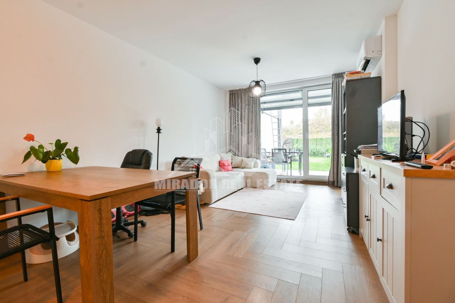 Двустаен Апартамент с двор в кв. Малинова Долина - 0