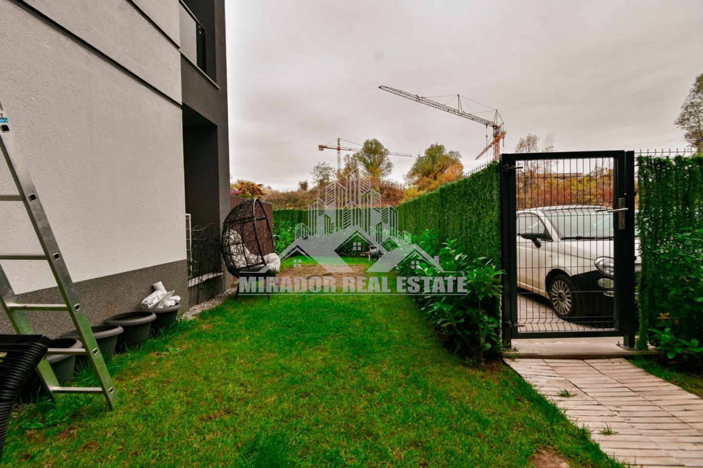 Двустаен Апартамент с двор в кв. Малинова Долина - 0