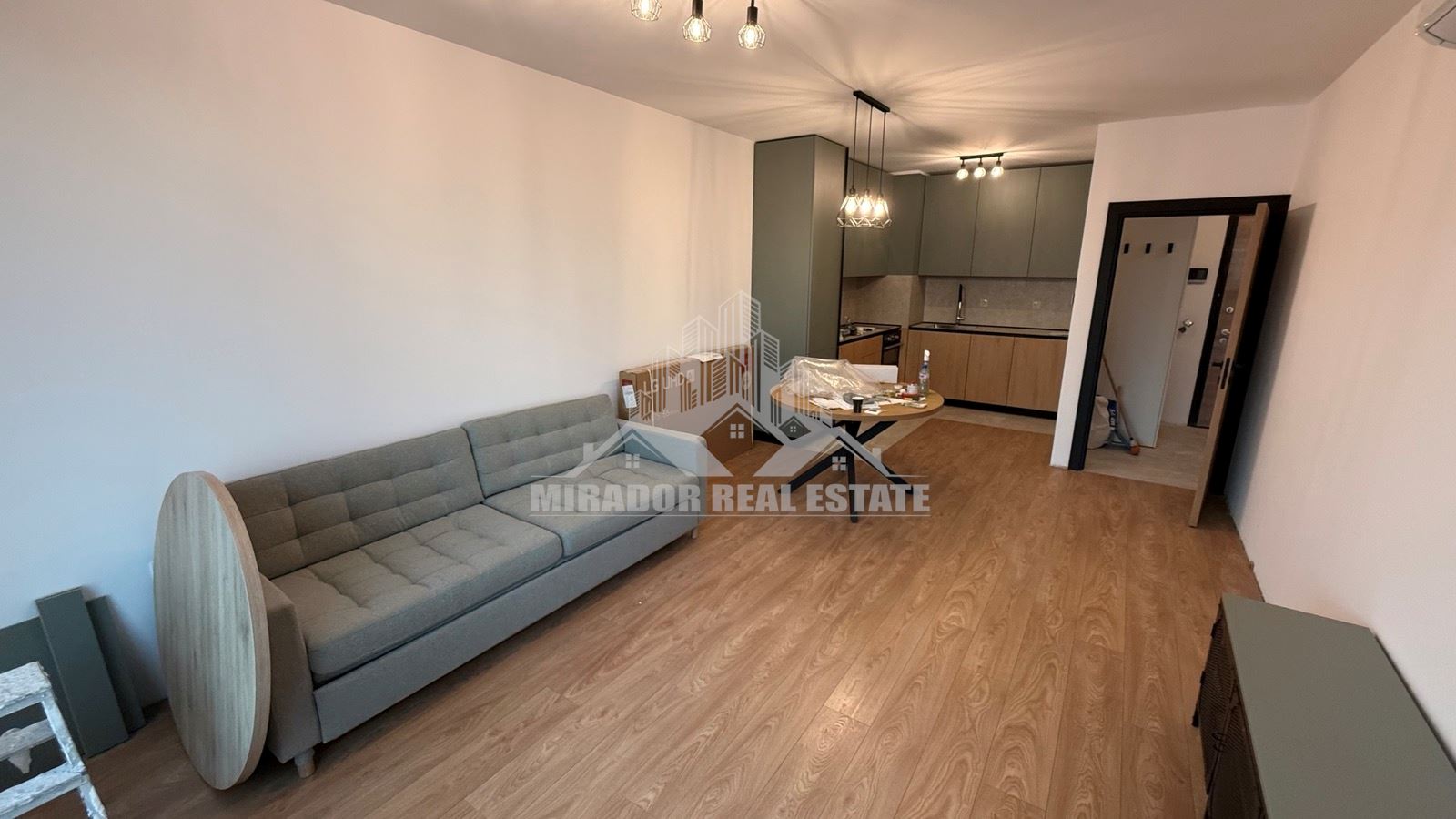 Луксозен двустаен в Младост 4 - 0