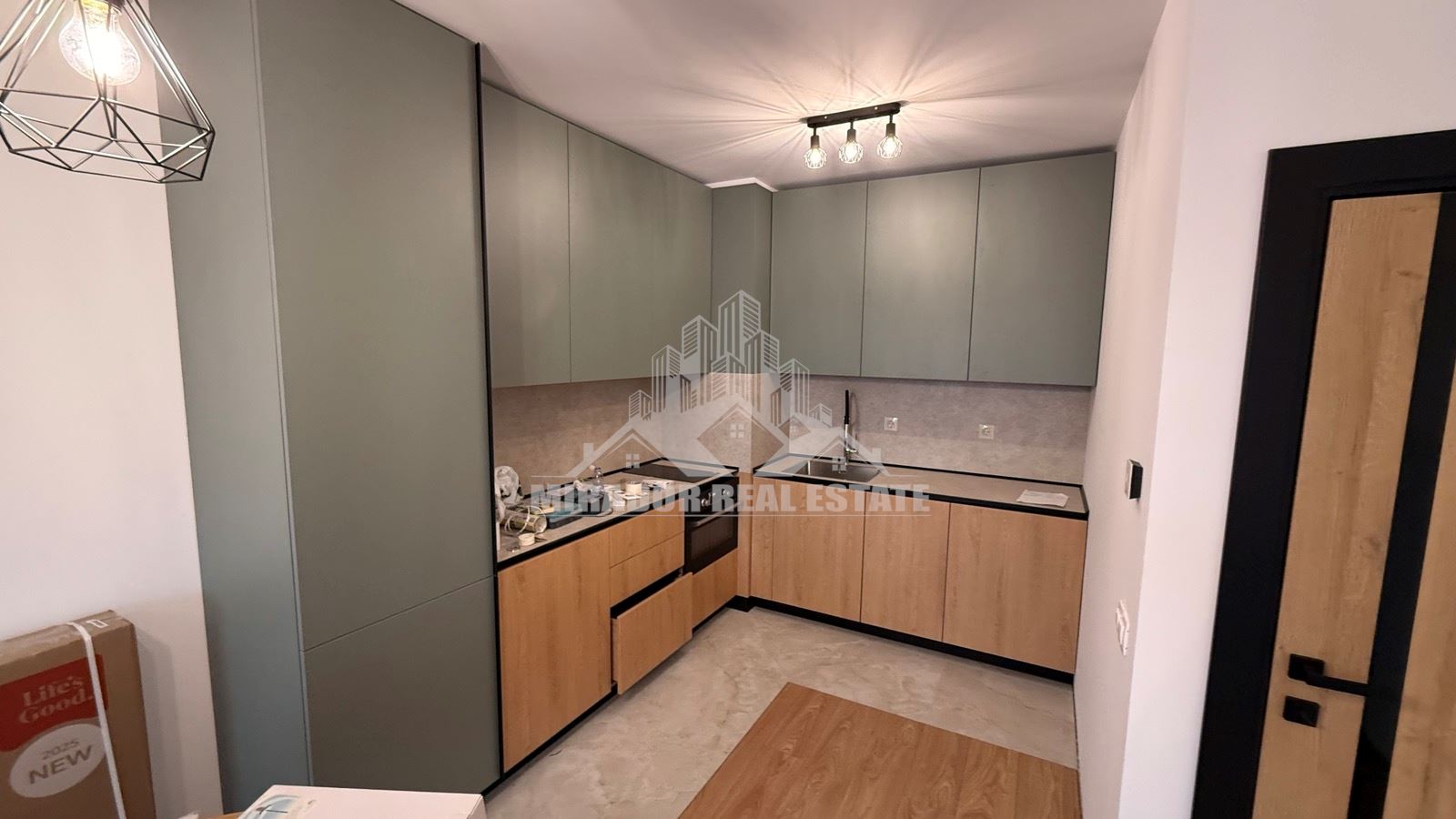 Луксозен двустаен в Младост 4 - 0