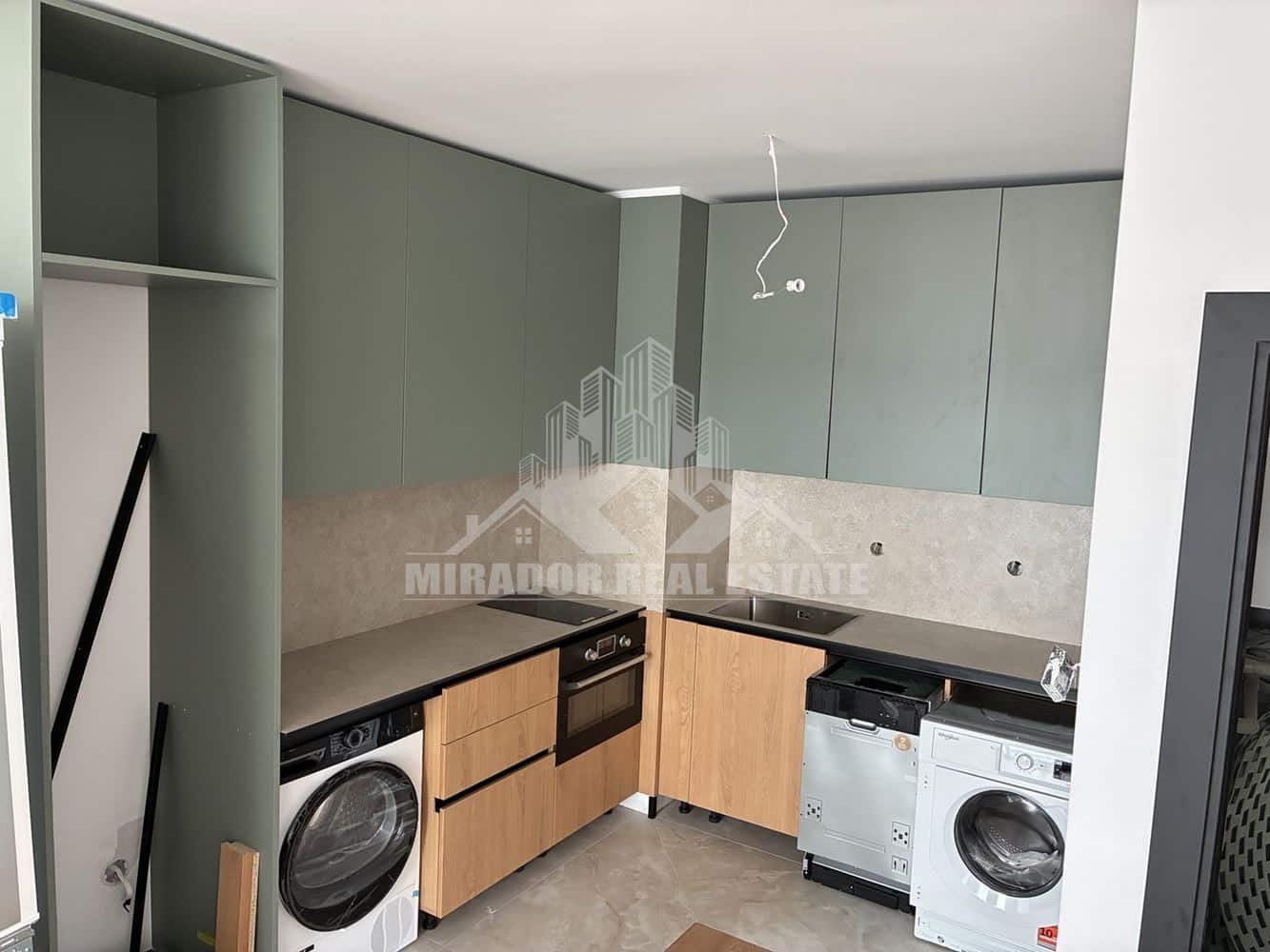 Луксозен двустаен в Младост 4 - 0