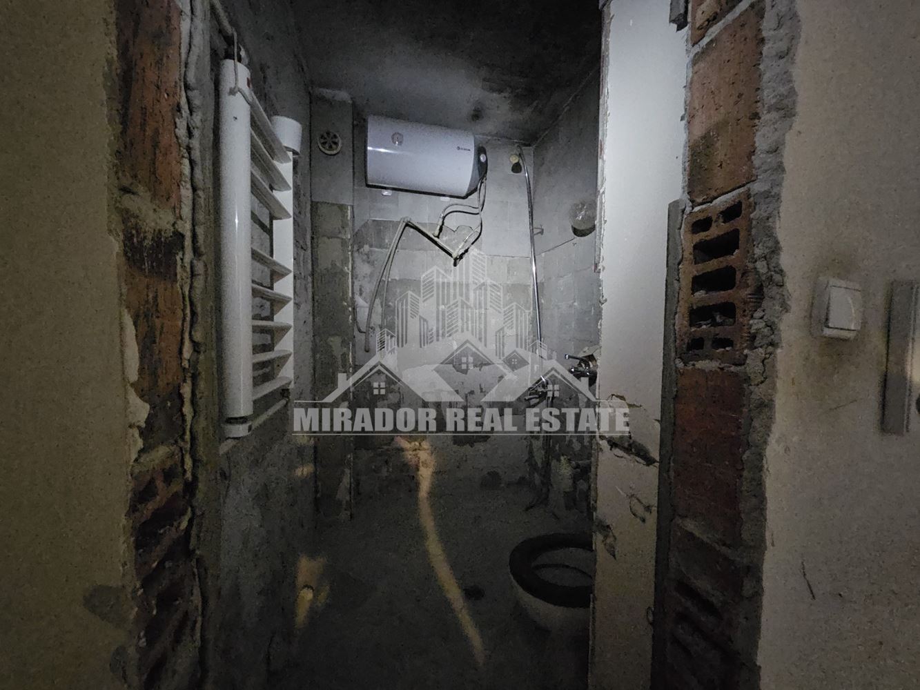 Просторен двустаен на ул. Враня и ул .Калофер - 0