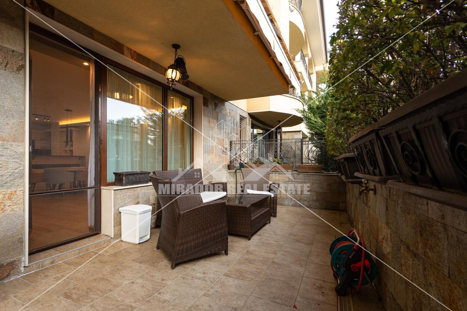 Тристаен Апартамент с двор под наем в кв. Симеоново - 0