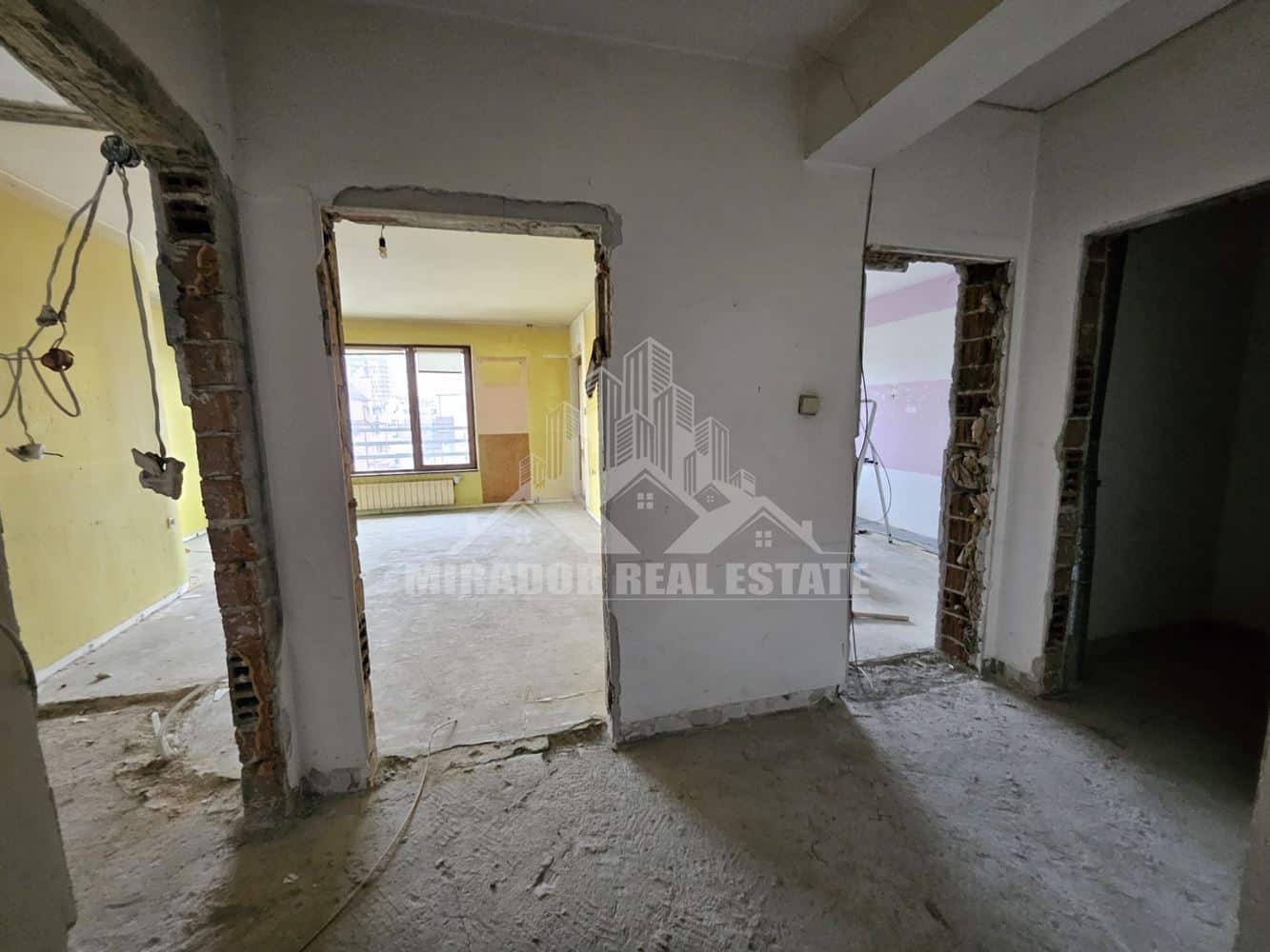 Просторен двустаен на ул. Враня и ул .Калофер - 0