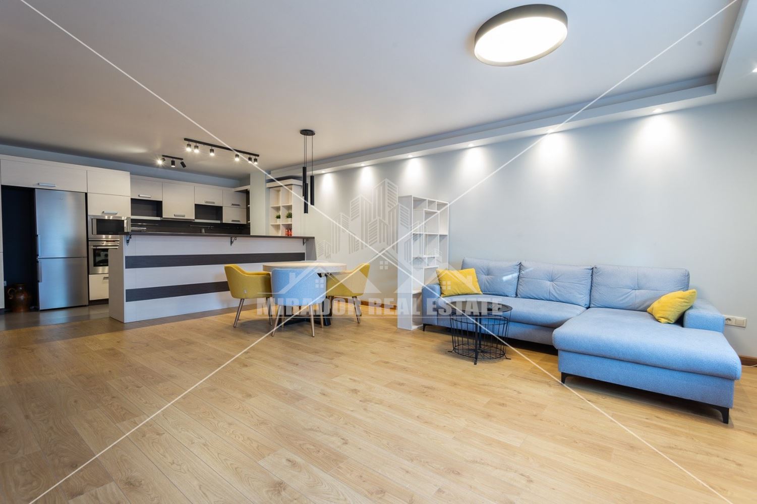 Тристаен Апартамент с двор под наем в кв. Симеоново - 0