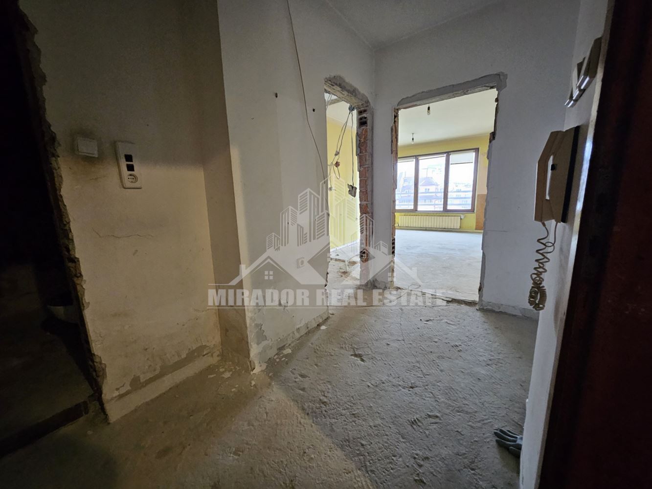 Просторен двустаен на ул. Враня и ул .Калофер - 0