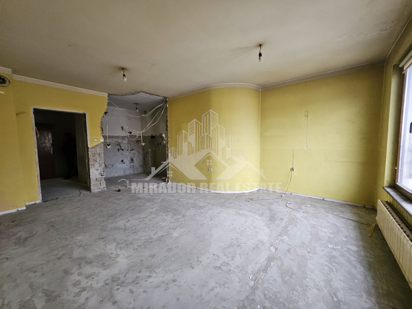 Просторен двустаен на ул. Враня и ул .Калофер - 0