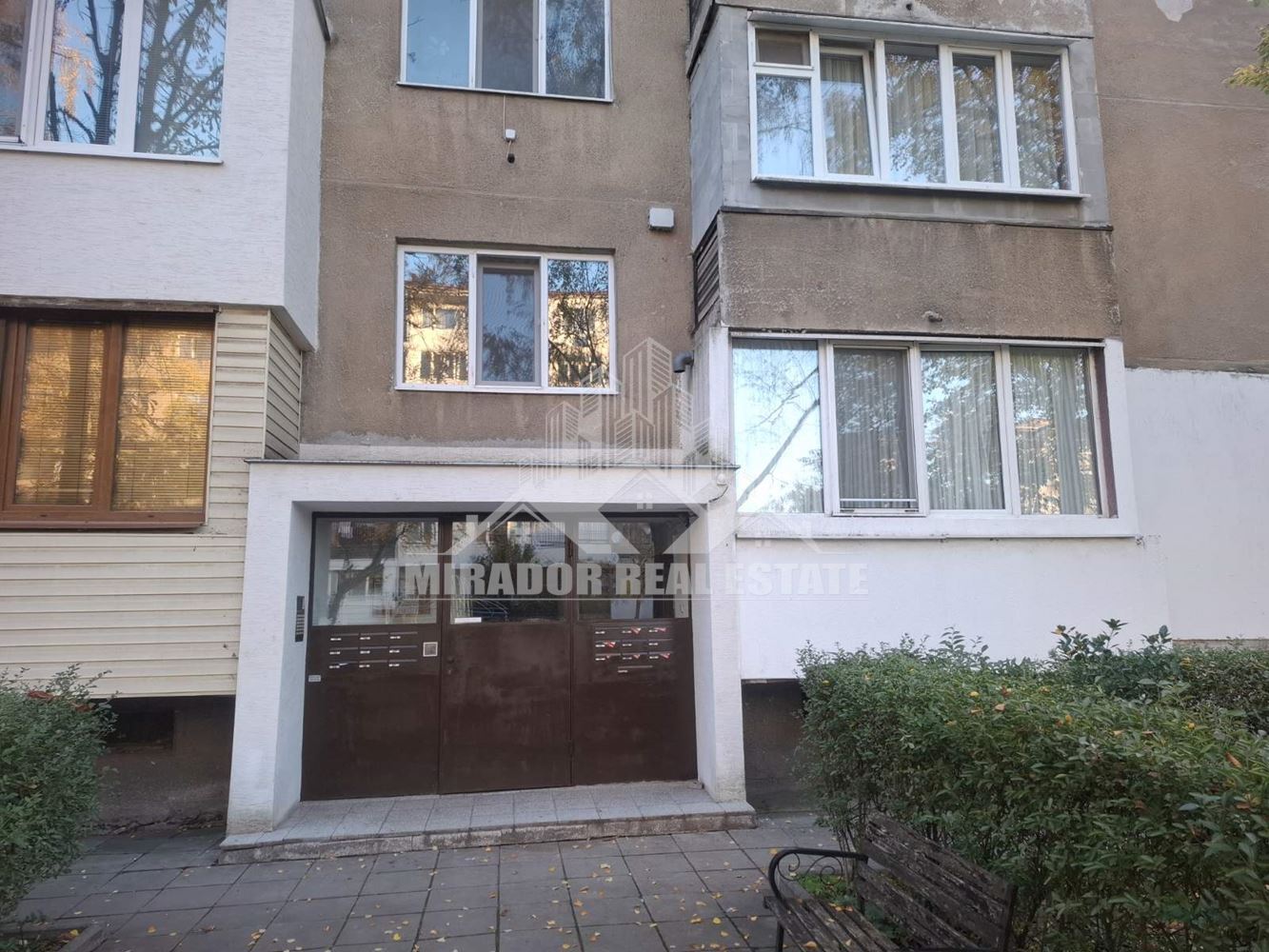 Компактен Тристаен Апартамент в кв.Хаджи Димитър - 0