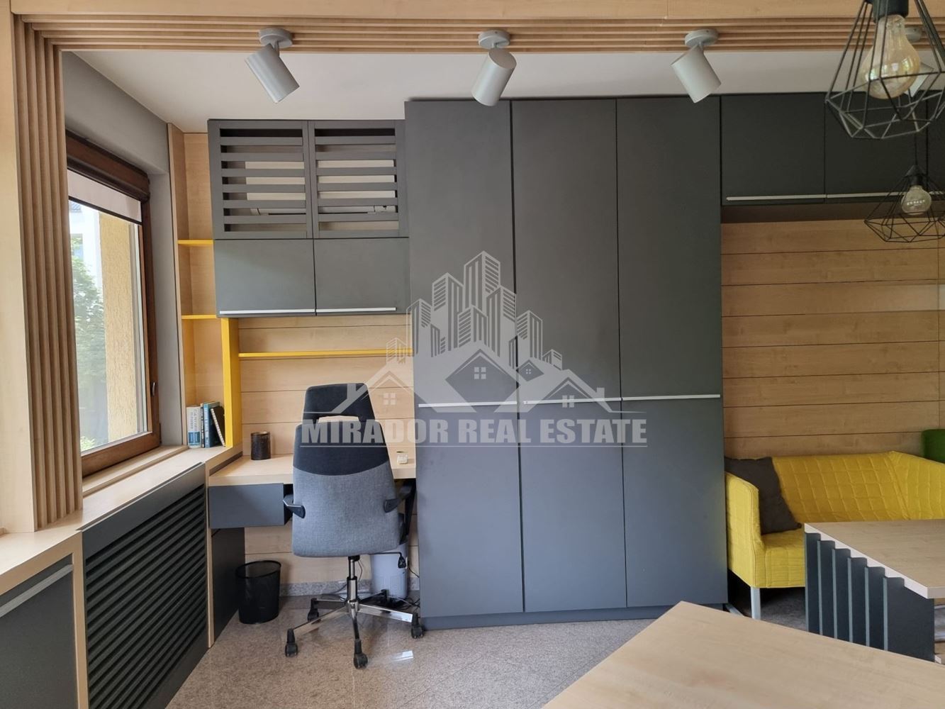 ОФИС в гр: София - Зона Б-5-3 - 0