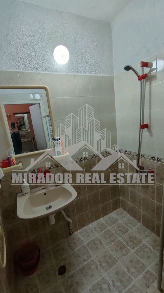 Двустаен Апартамент в кв,. Хаджи Димитър - 0