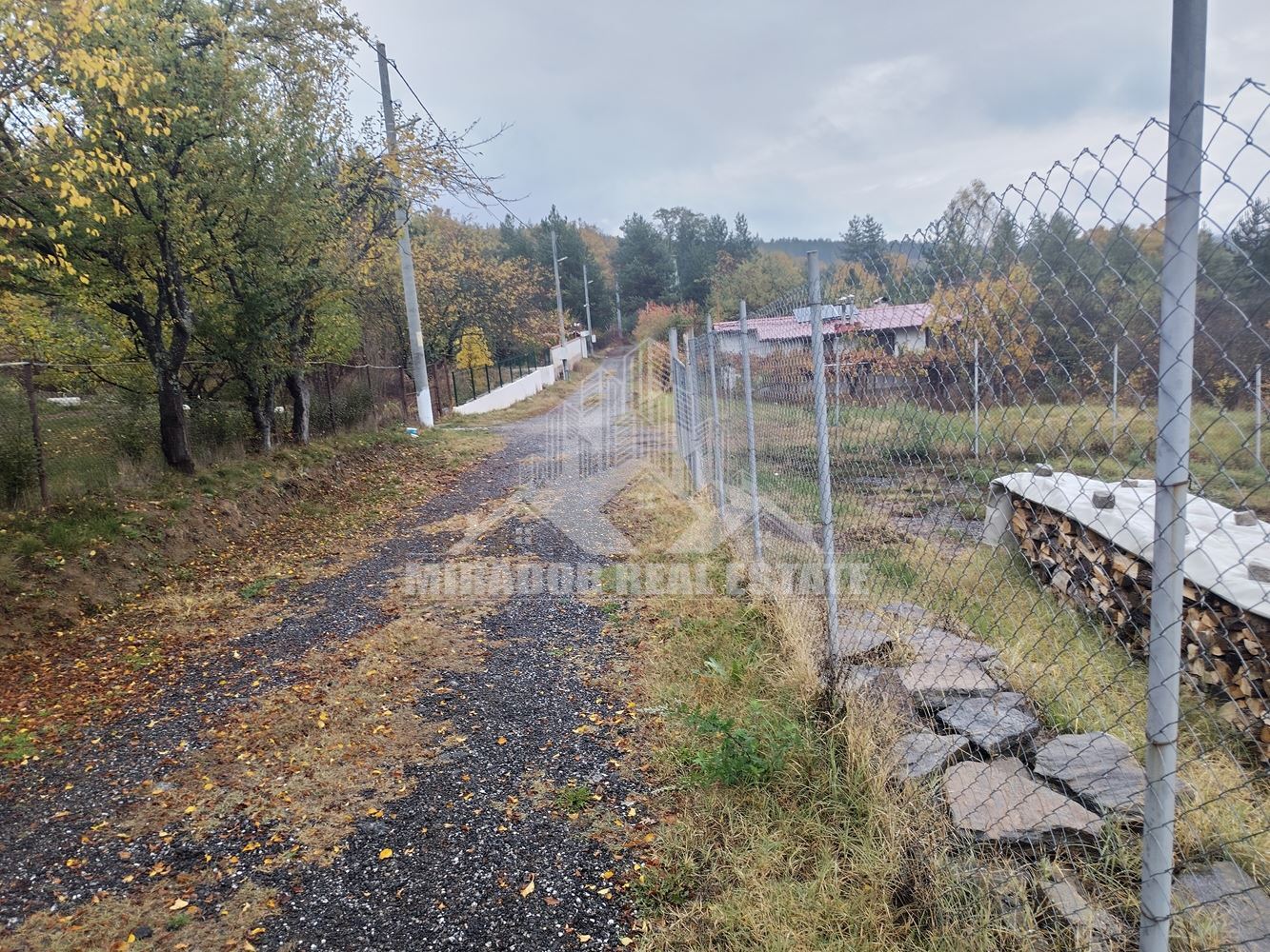 Парцел с ток и вода - 0