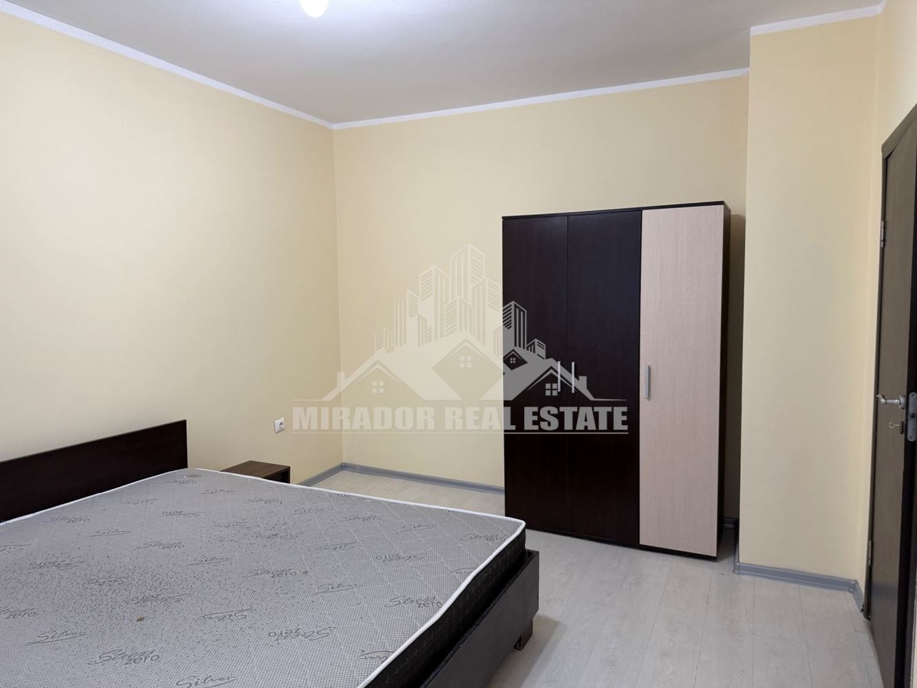 Тристаен апартамент до Медицинска академия - 0