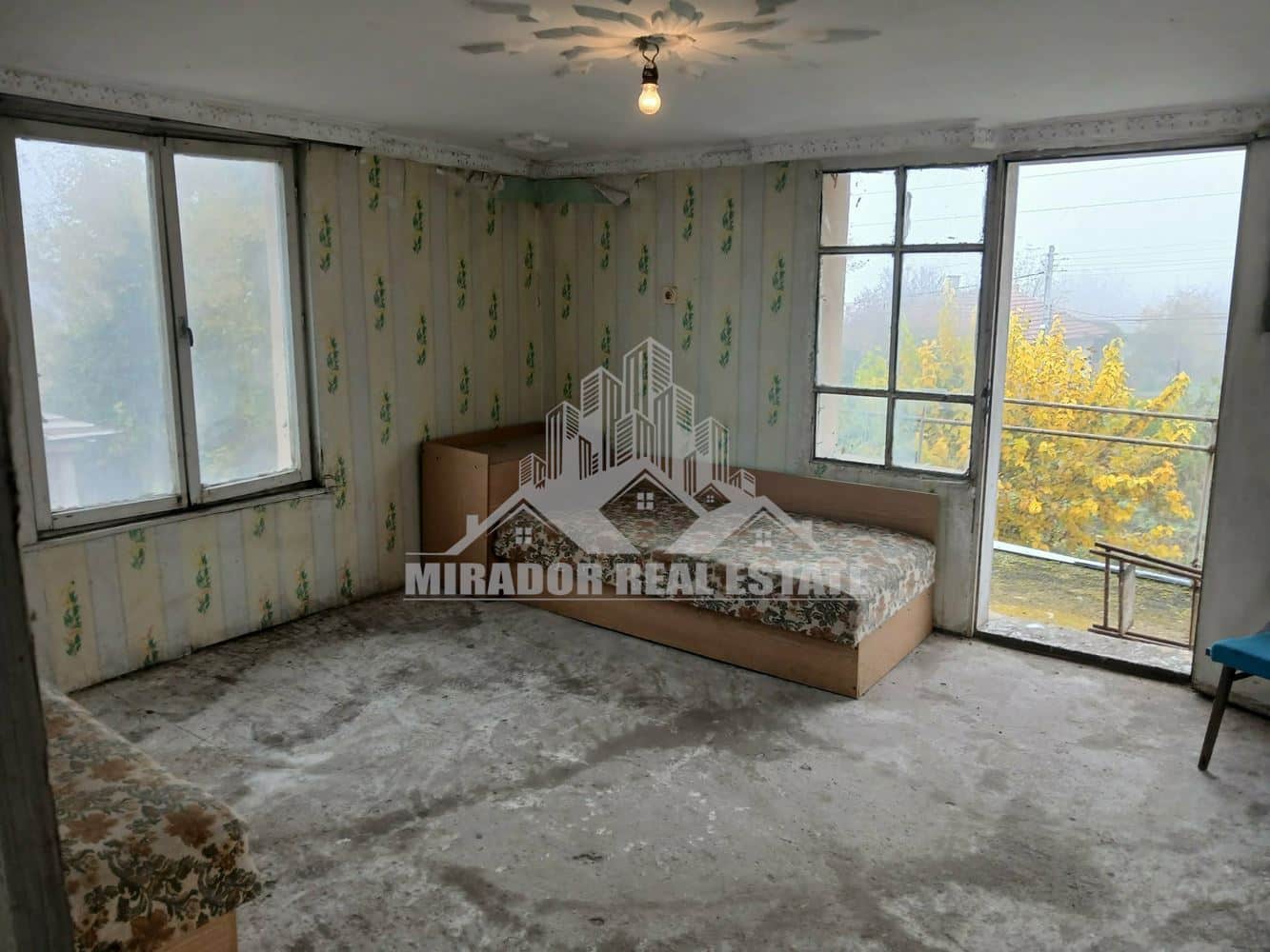 Двуетажна къща в гр. Лом, кв. Младеново-0 Двуетажна къща в гр. Лом, кв. Младеново - 0