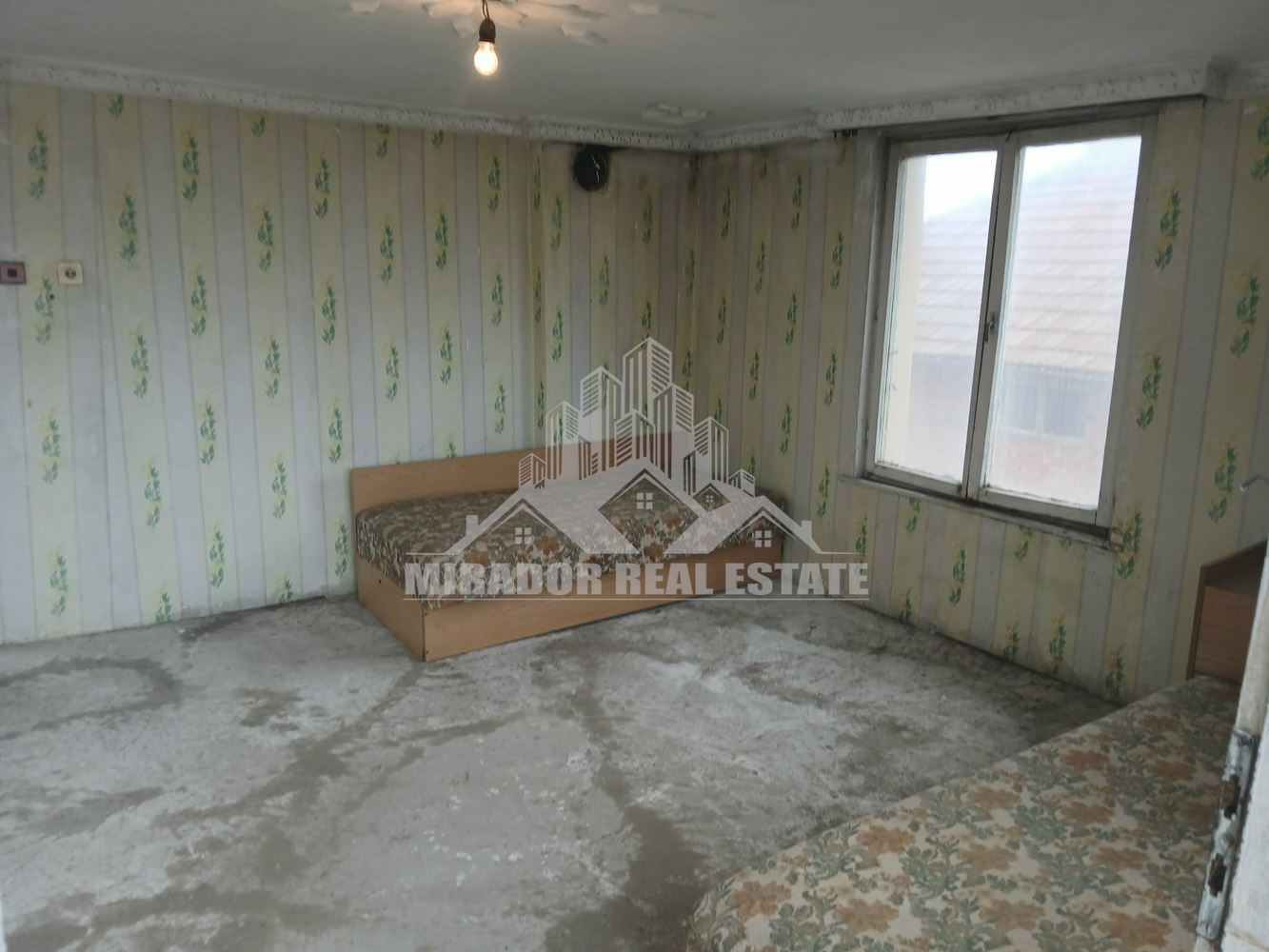 Двуетажна къща в гр. Лом, кв. Младеново-0 Двуетажна къща в гр. Лом, кв. Младеново - 0